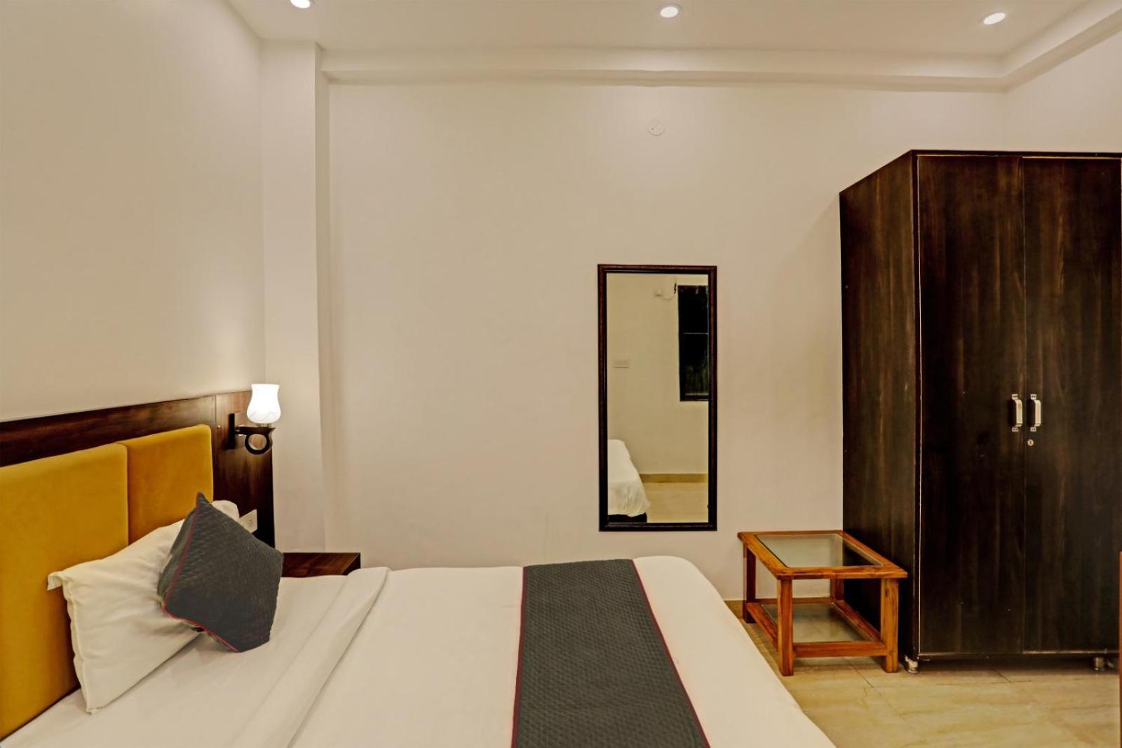 Hotel Golden Prime King New Delhi Exterior photo