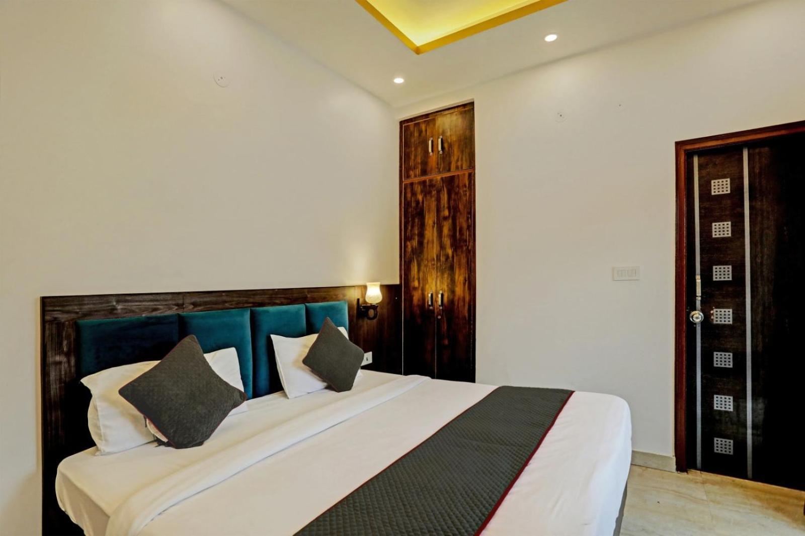 Hotel Golden Prime King New Delhi Exterior photo