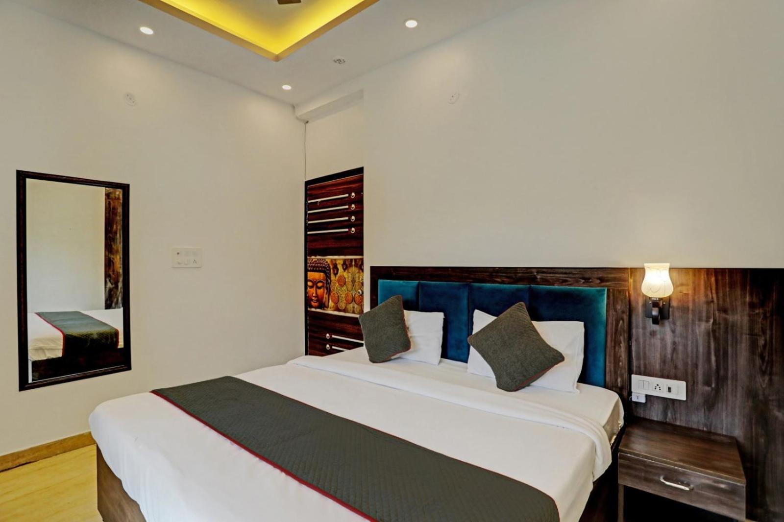 Hotel Golden Prime King New Delhi Exterior photo