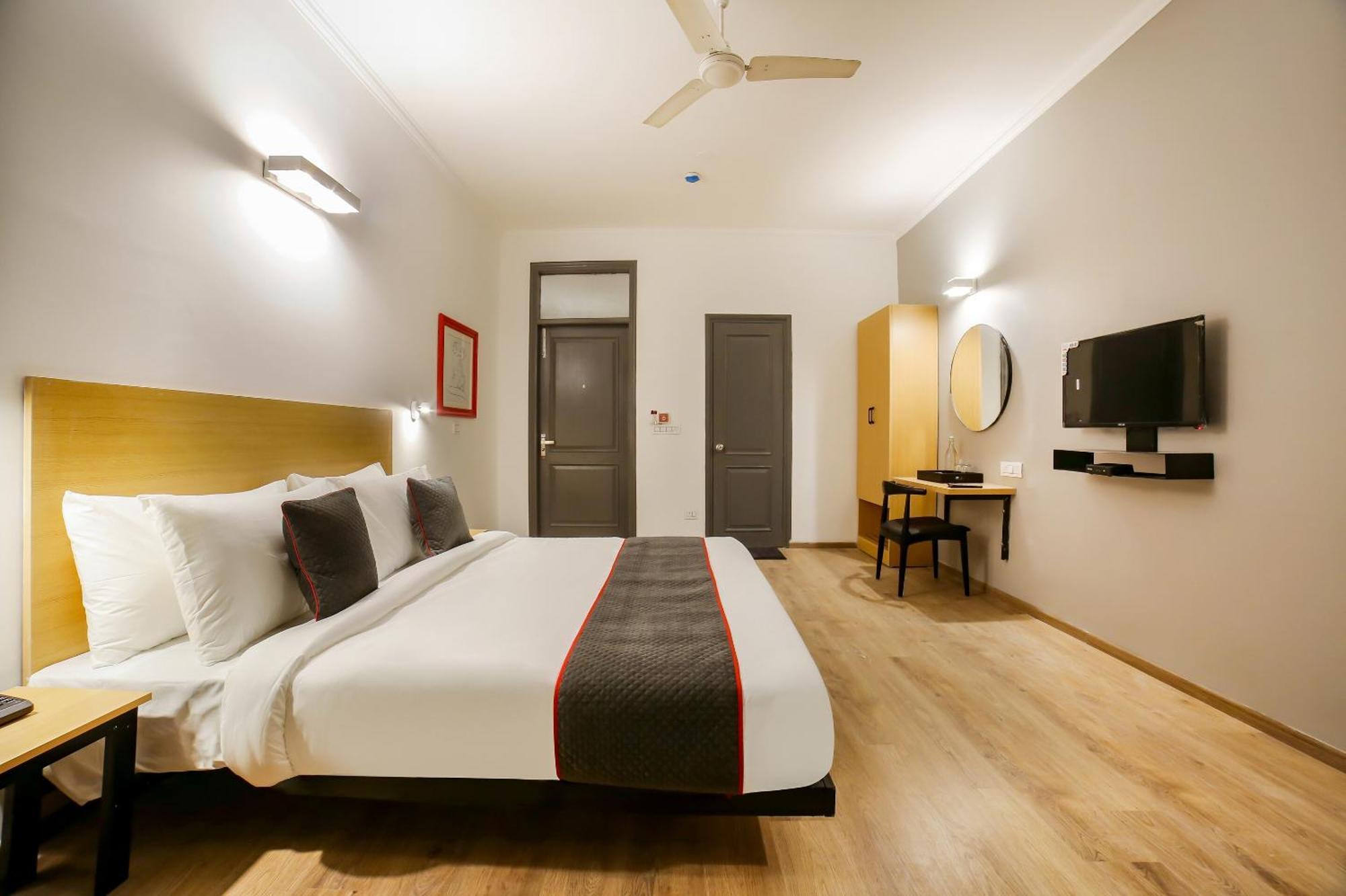 Hotel Golden Prime King New Delhi Exterior photo