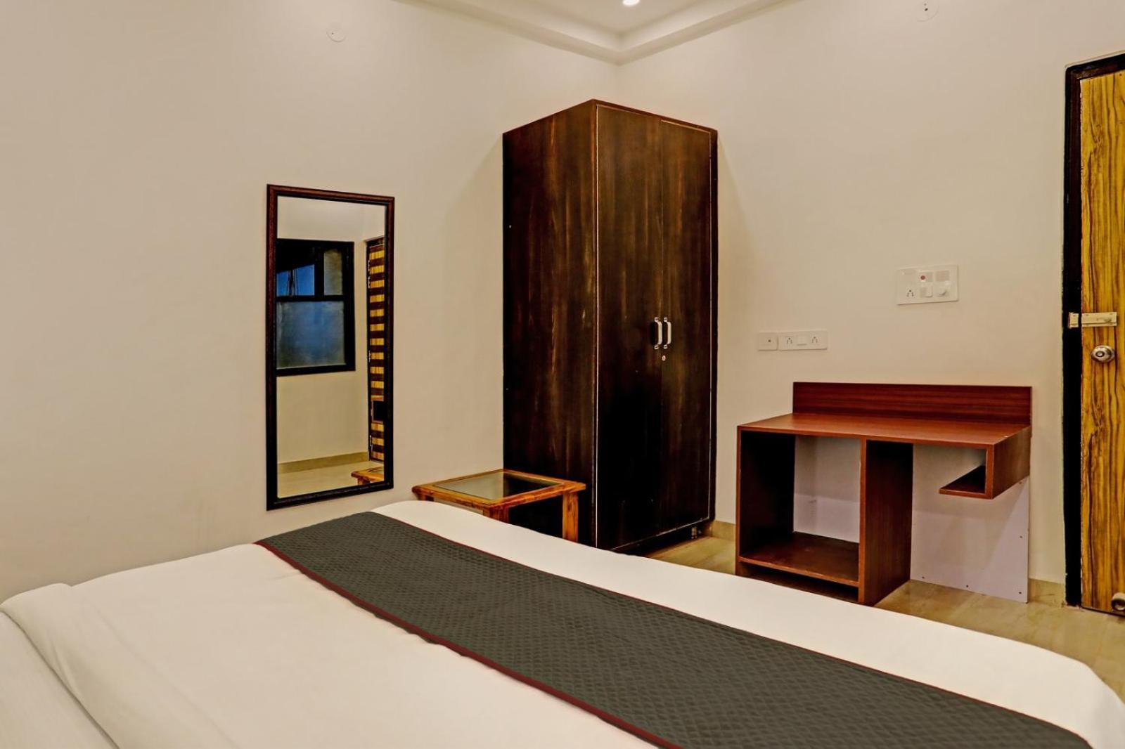 Hotel Golden Prime King New Delhi Exterior photo