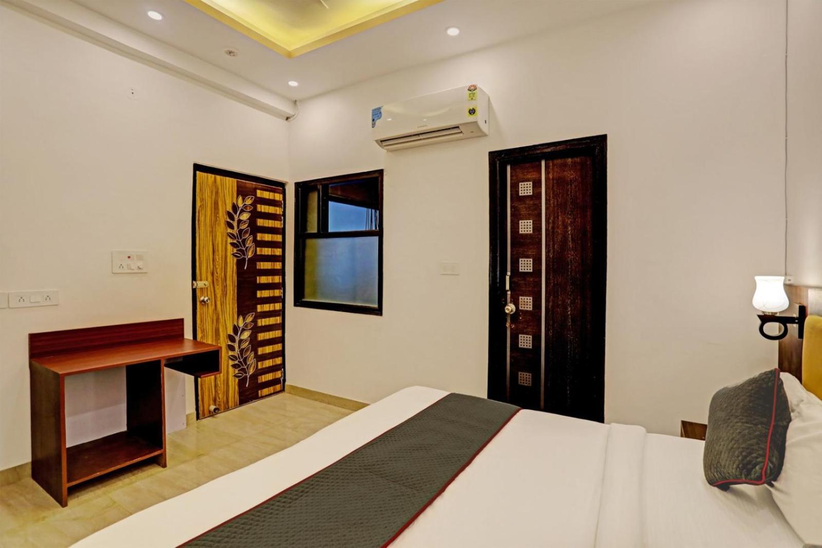 Hotel Golden Prime King New Delhi Exterior photo