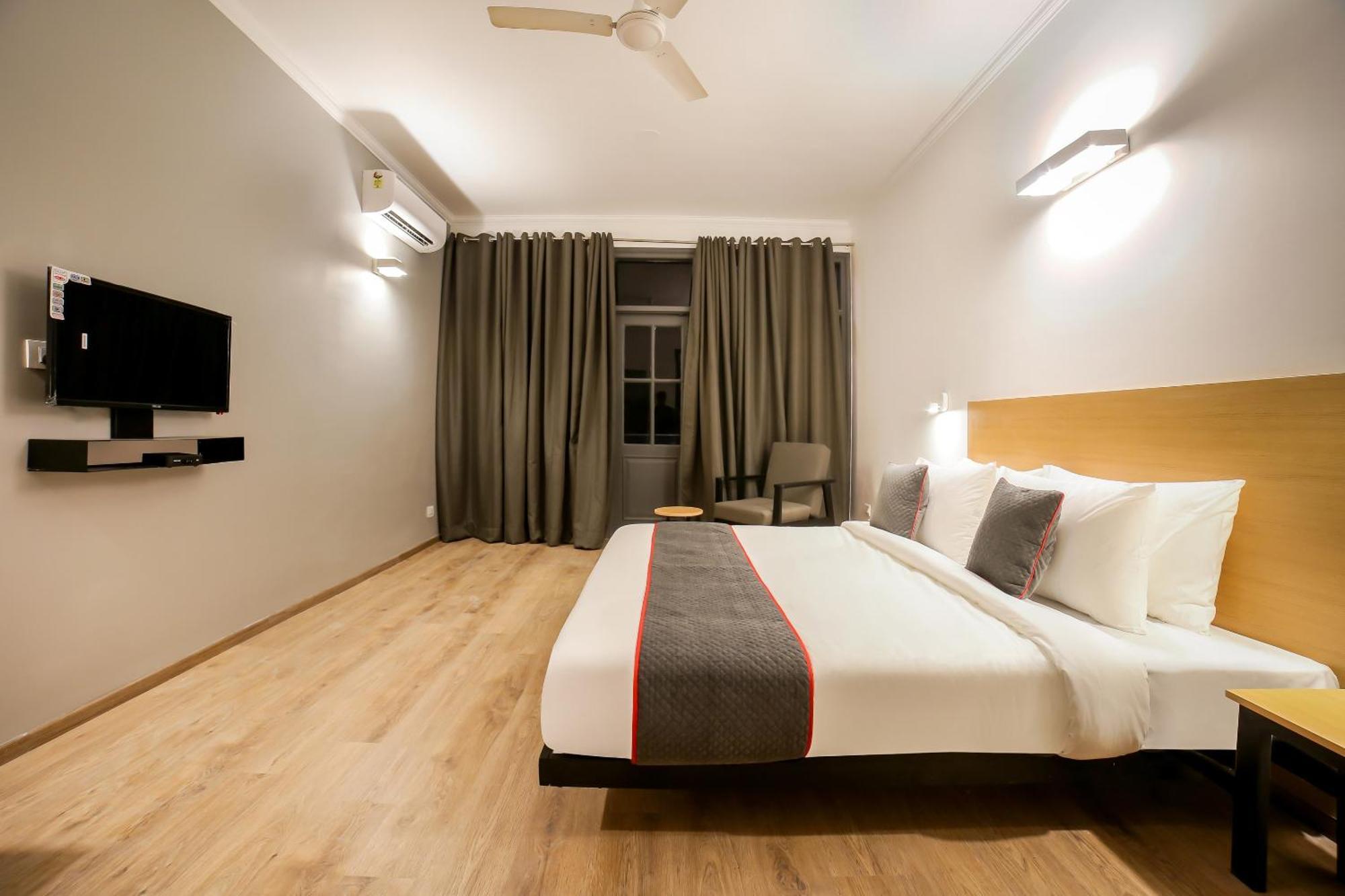 Hotel Golden Prime King New Delhi Exterior photo