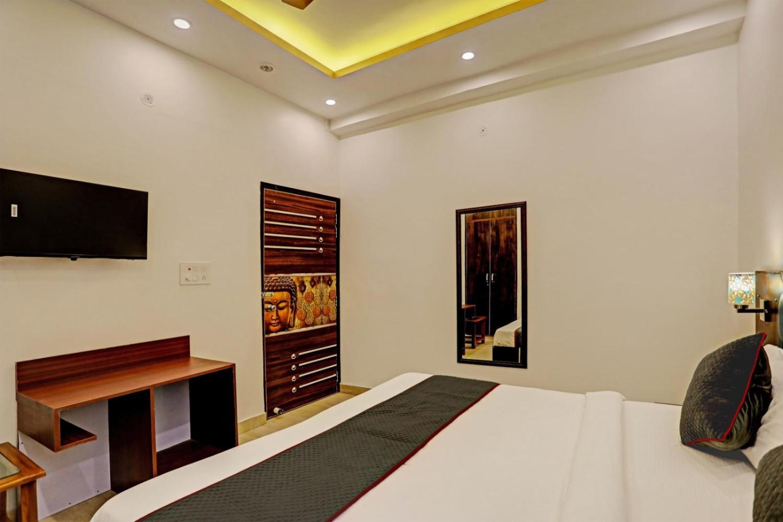 Hotel Golden Prime King New Delhi Exterior photo