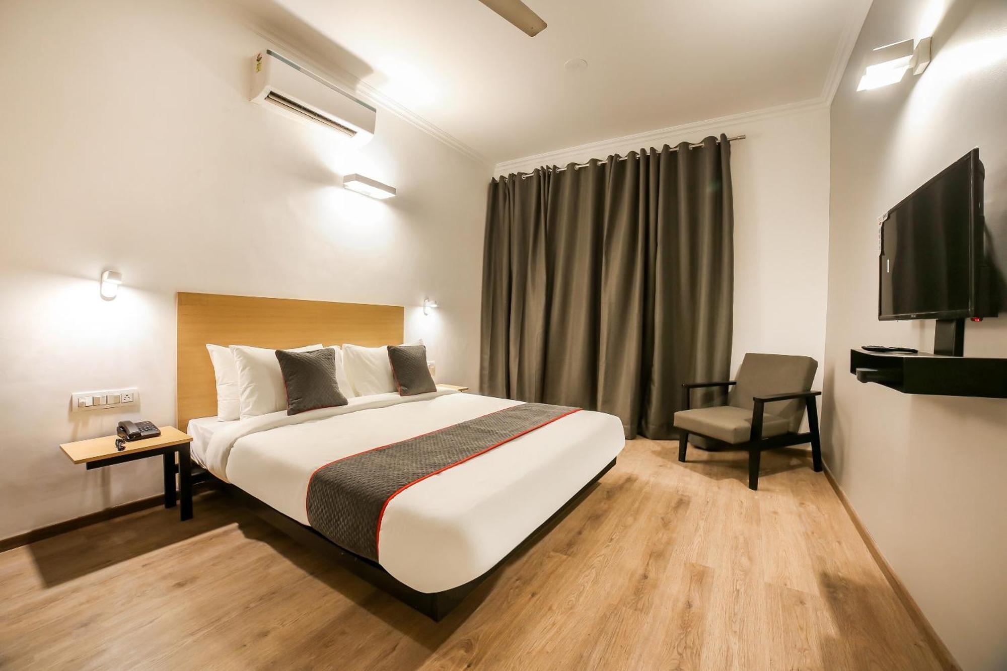 Hotel Golden Prime King New Delhi Exterior photo